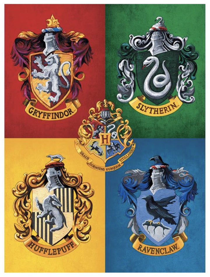 Les quatre maisons de Poudlard : Gryffondor, Serpentard, Poufsouffle, Serdaigle